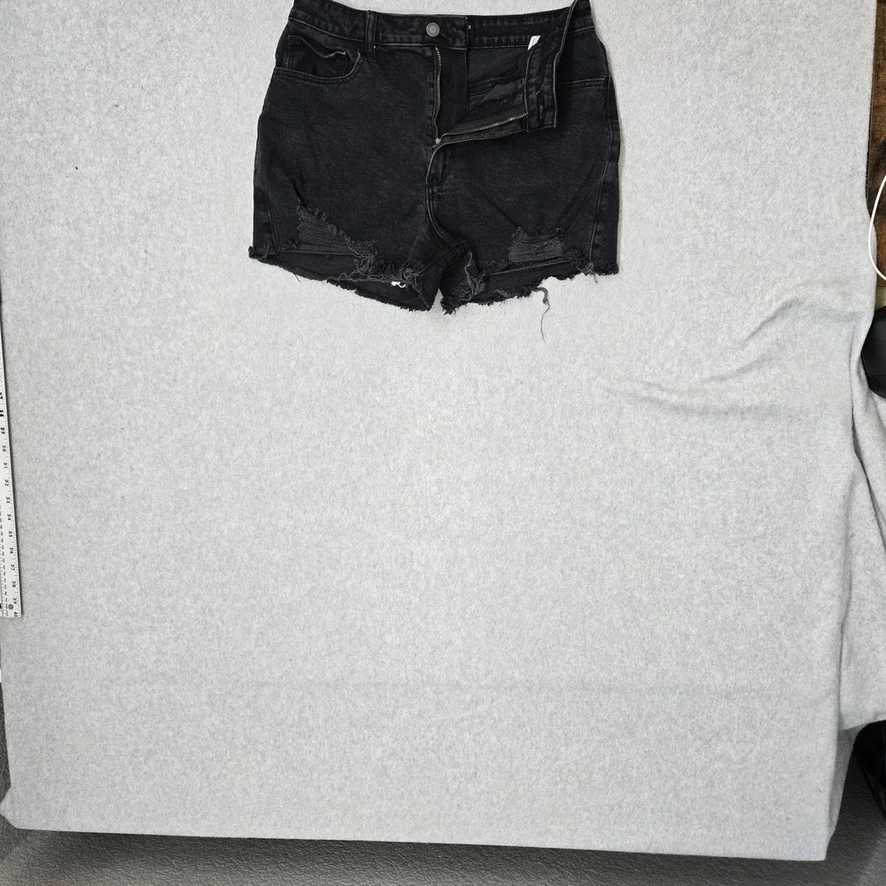 Hollister Women Shorts 10 W30 Black Denim Ultra High-Rise Mom Short Grunge